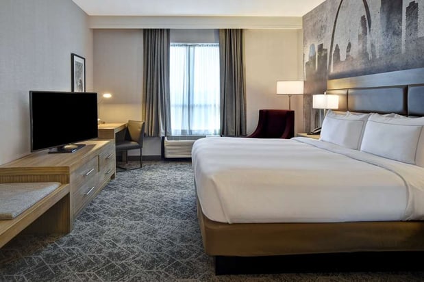 Images DoubleTree by Hilton St. Louis Airport