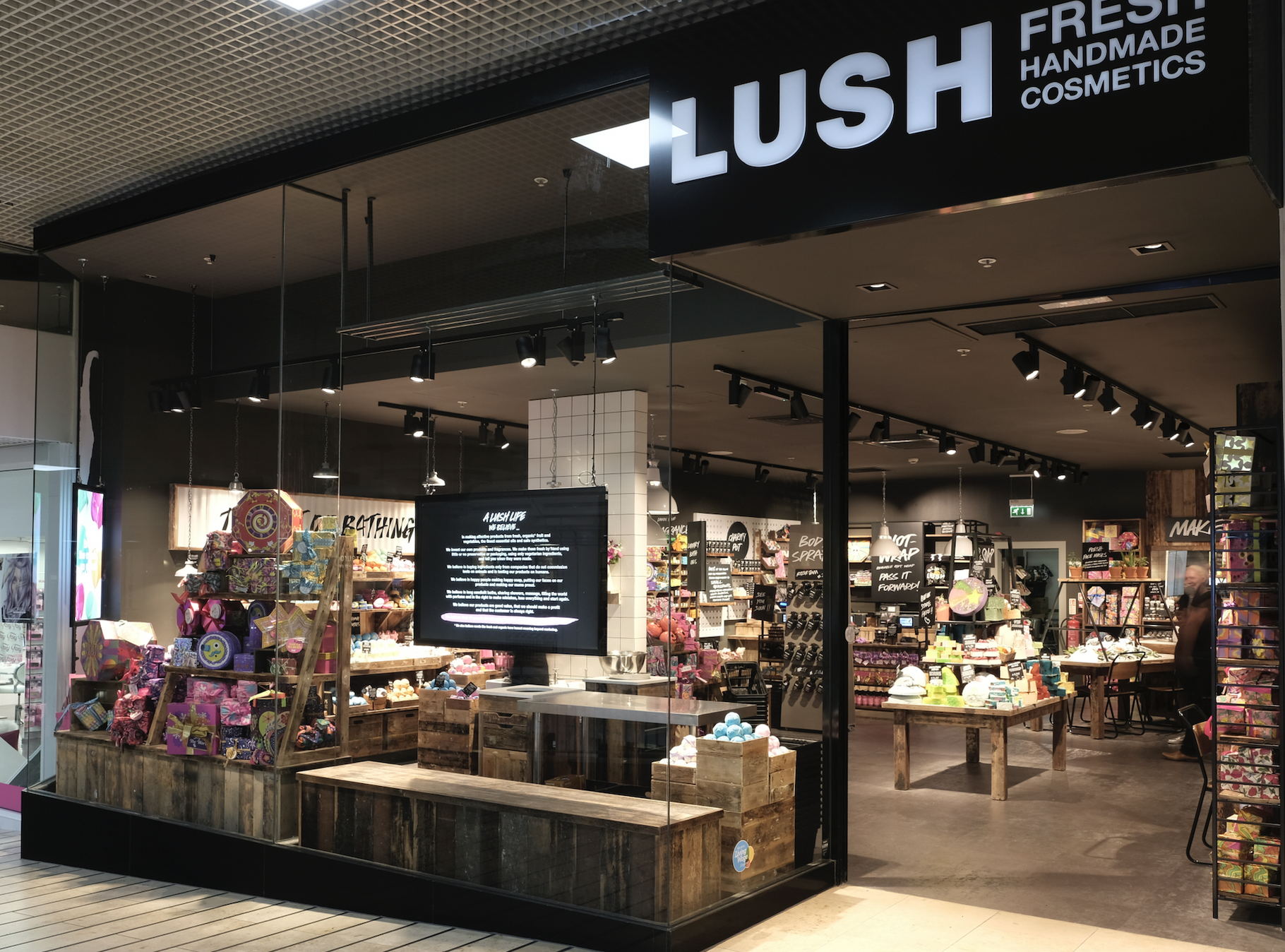 Lush Gateshead shop front Lush Cosmetics Metrocentre Gateshead 01914 608451