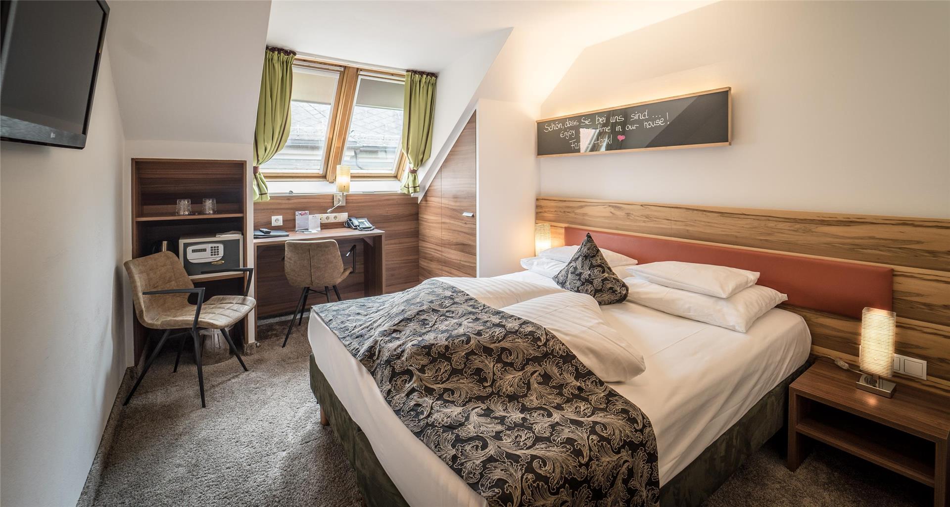 Hotel Goldener Adler, BW Signature Collection, Herzog - Friedrich Str 6 in Innsbruck