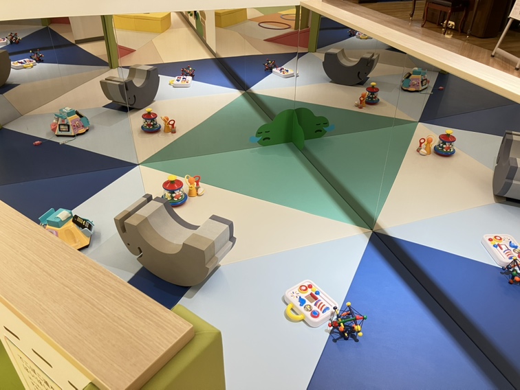 鏡エリアで初めて”自分”を発見？