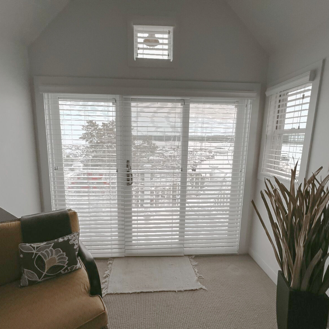 Clean lines and classic style that never feels dated ???? Wood blinds bring warmth, durability, and easy light control to any space.