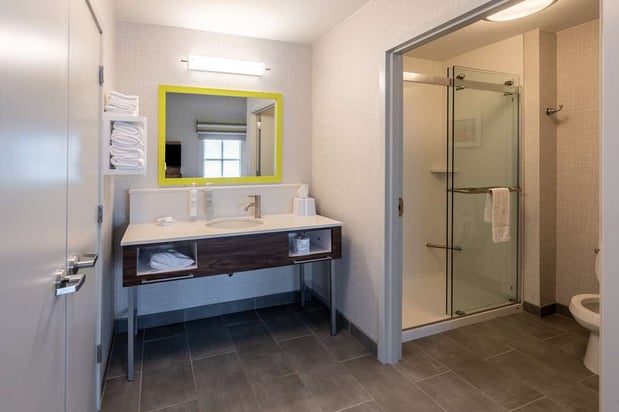 Images Hampton Inn & Suites Fredericksburg-at Celebrate Virginia