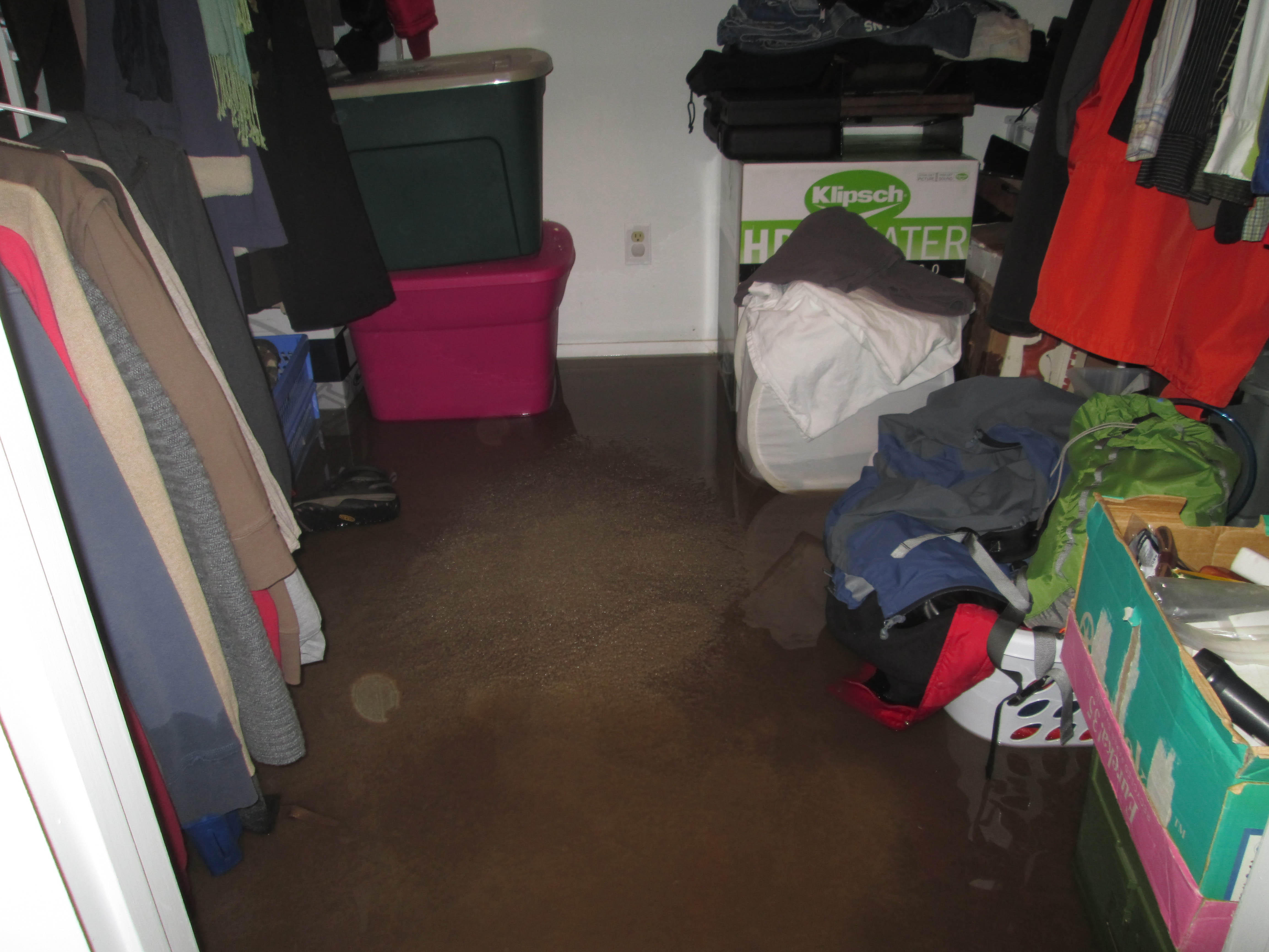 If your Kennydale home is damaged by water, call our team at SERVPRO of Renton