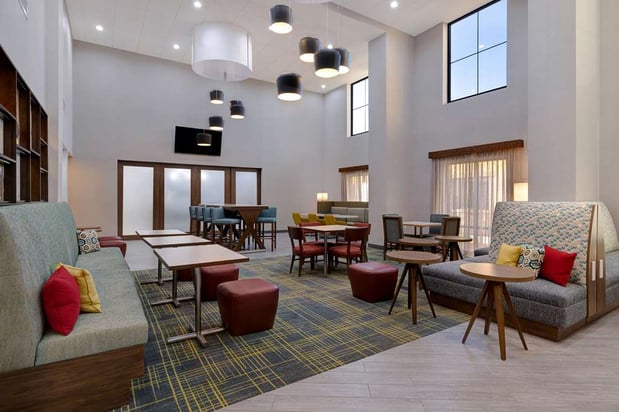 Images Hampton Inn & Suites Marina