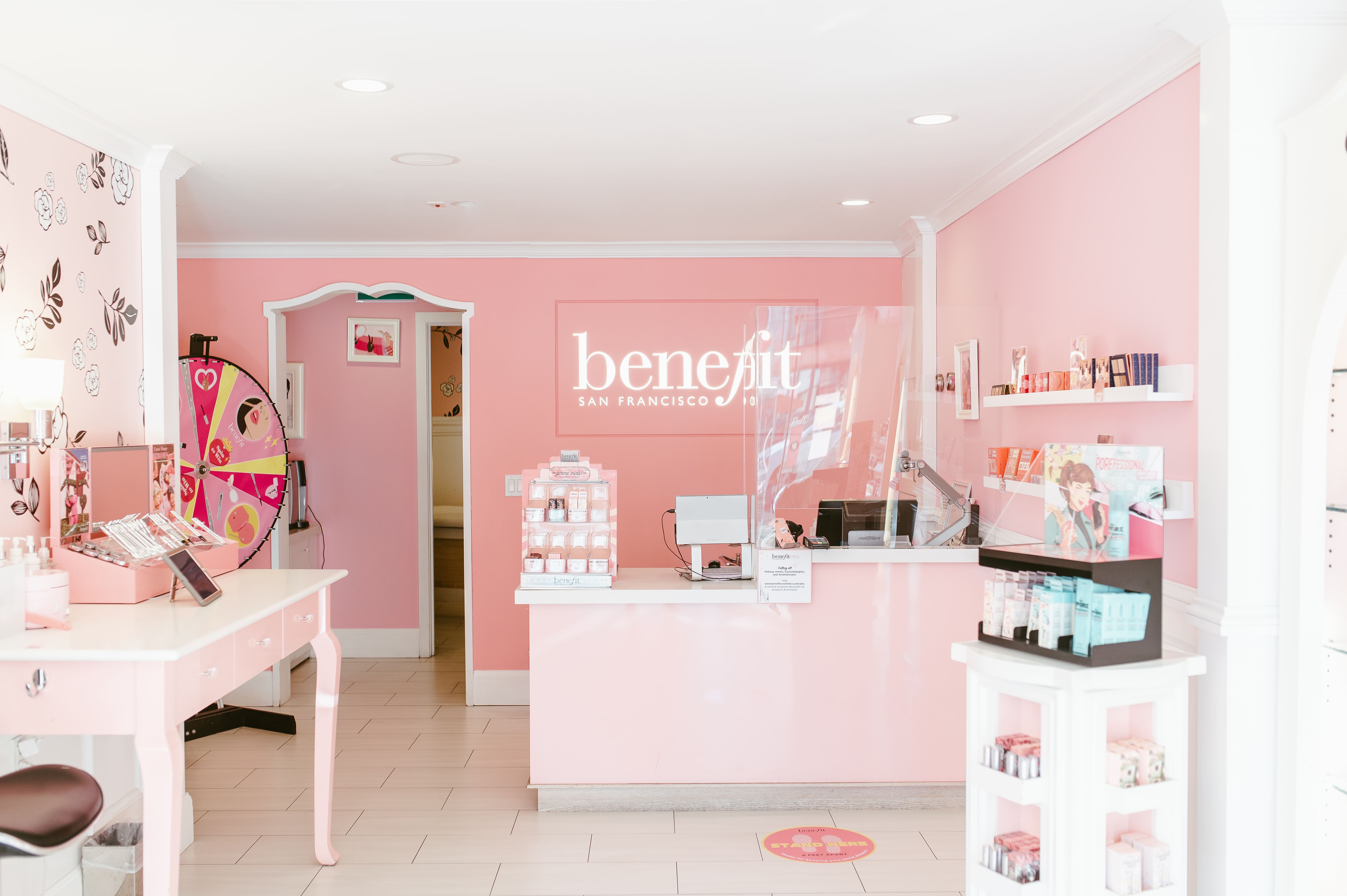 Benefit Cosmetics Boutique & BrowBar lounge Toronto (416)440-2769