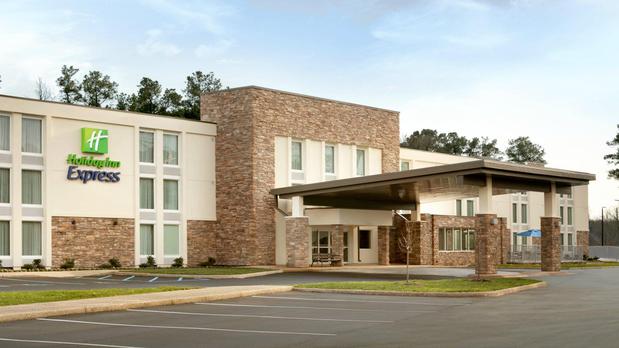 Images Holiday Inn Express Williamsbrg Busch Gardens Area by IHG