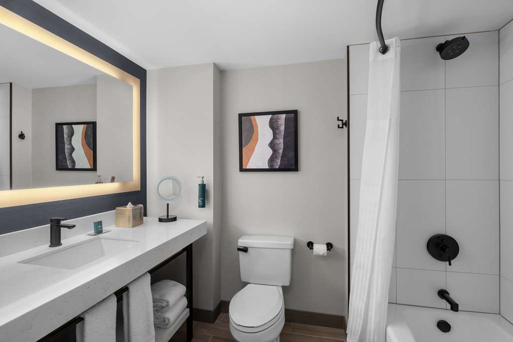 Guest room bath