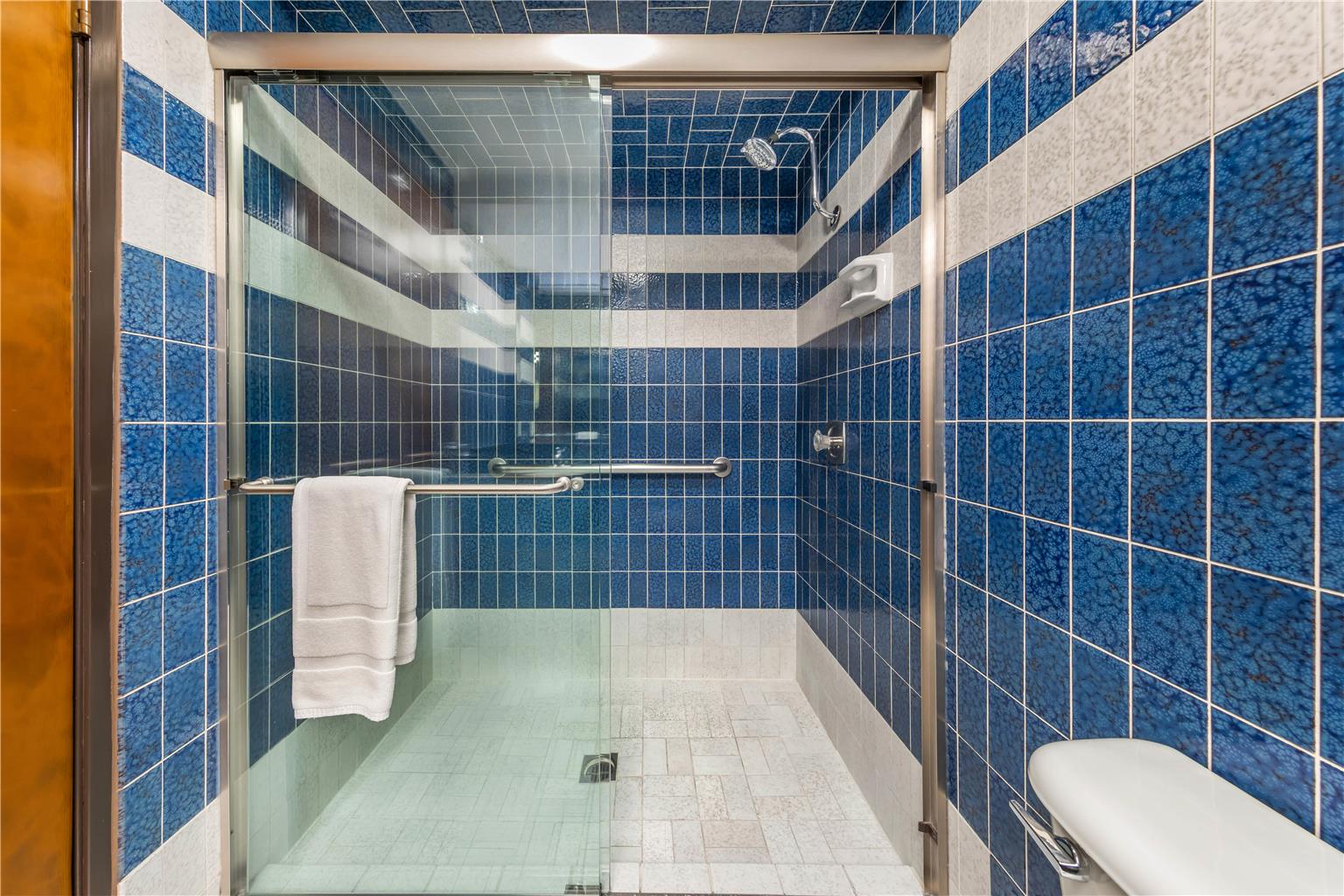 King Bathroom - Pool View Patio