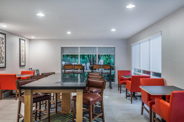Images Holiday Inn Express Chapel Hill by IHG