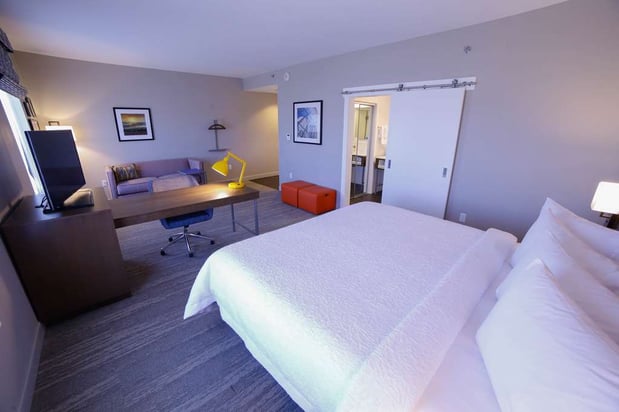 Images Hampton Inn & Suites Forest City