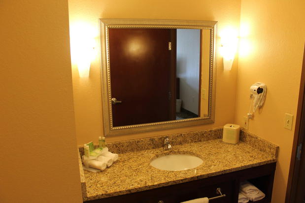 Images Holiday Inn Express & Suites Starkville, an IHG Hotel