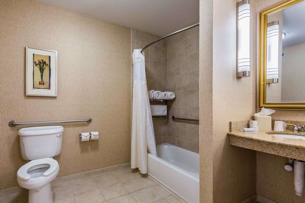 Images Hilton Garden Inn Milwaukee Northwest Conference Center