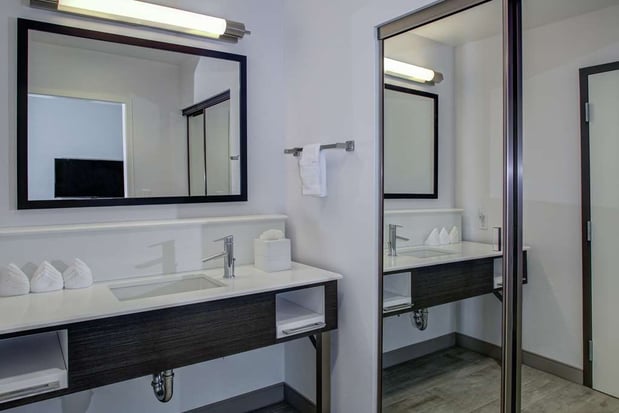 Images Hampton Inn & Suites Irvine-Orange County Airport