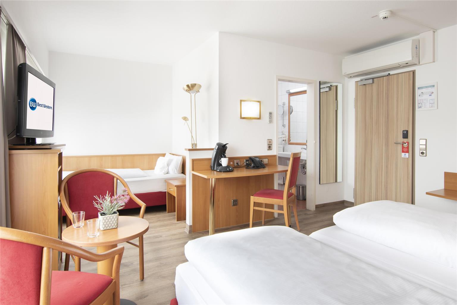 Best Western Queens Hotel Pforzheim-Niefern, Pforzheimer Strasse 52 in Niefern