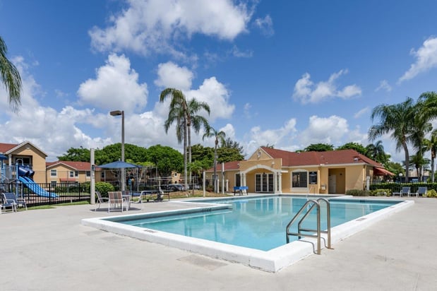 Images Savannah Place Apartments & Townhomes