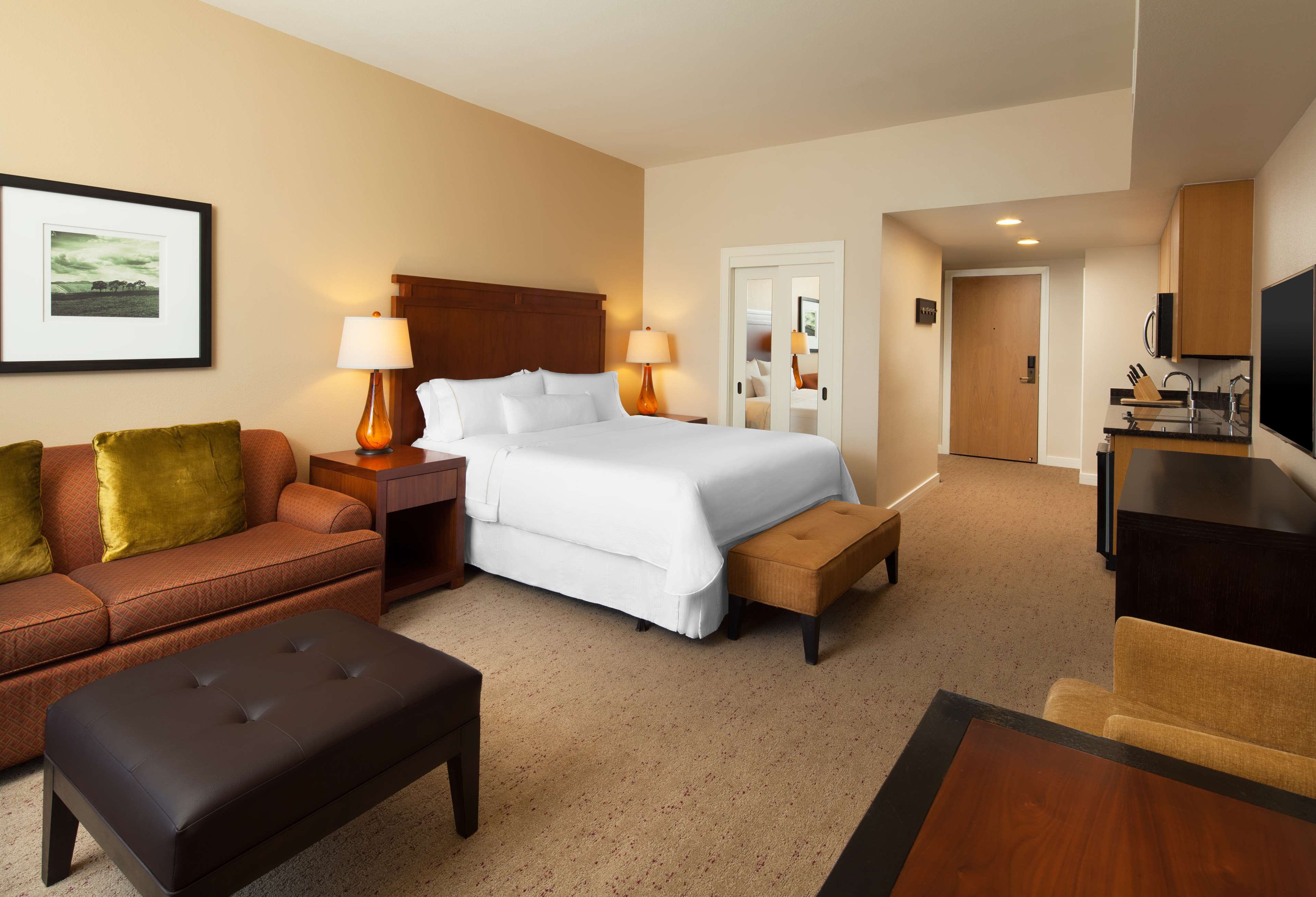 deluxe king guest room