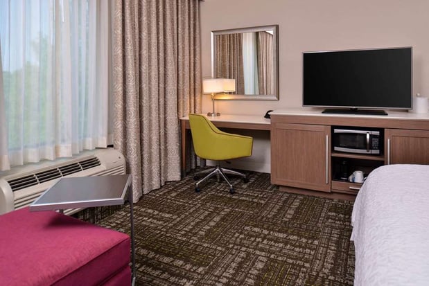 Images Hampton Inn & Suites Dallas Market Center