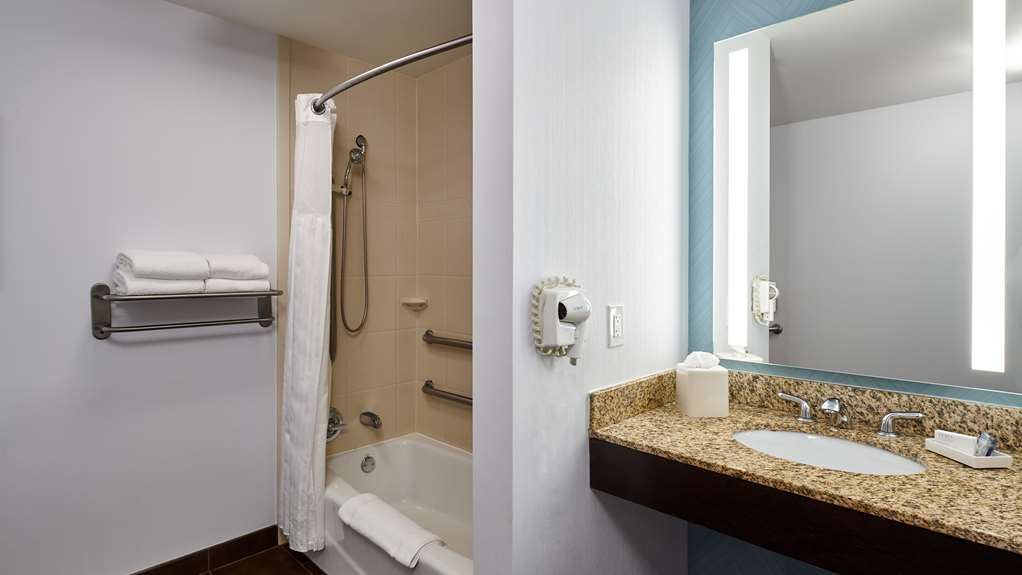 Guest room bath