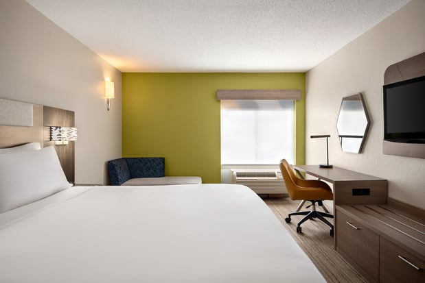 Images Holiday Inn Express & Suites Fredericksburg by IHG