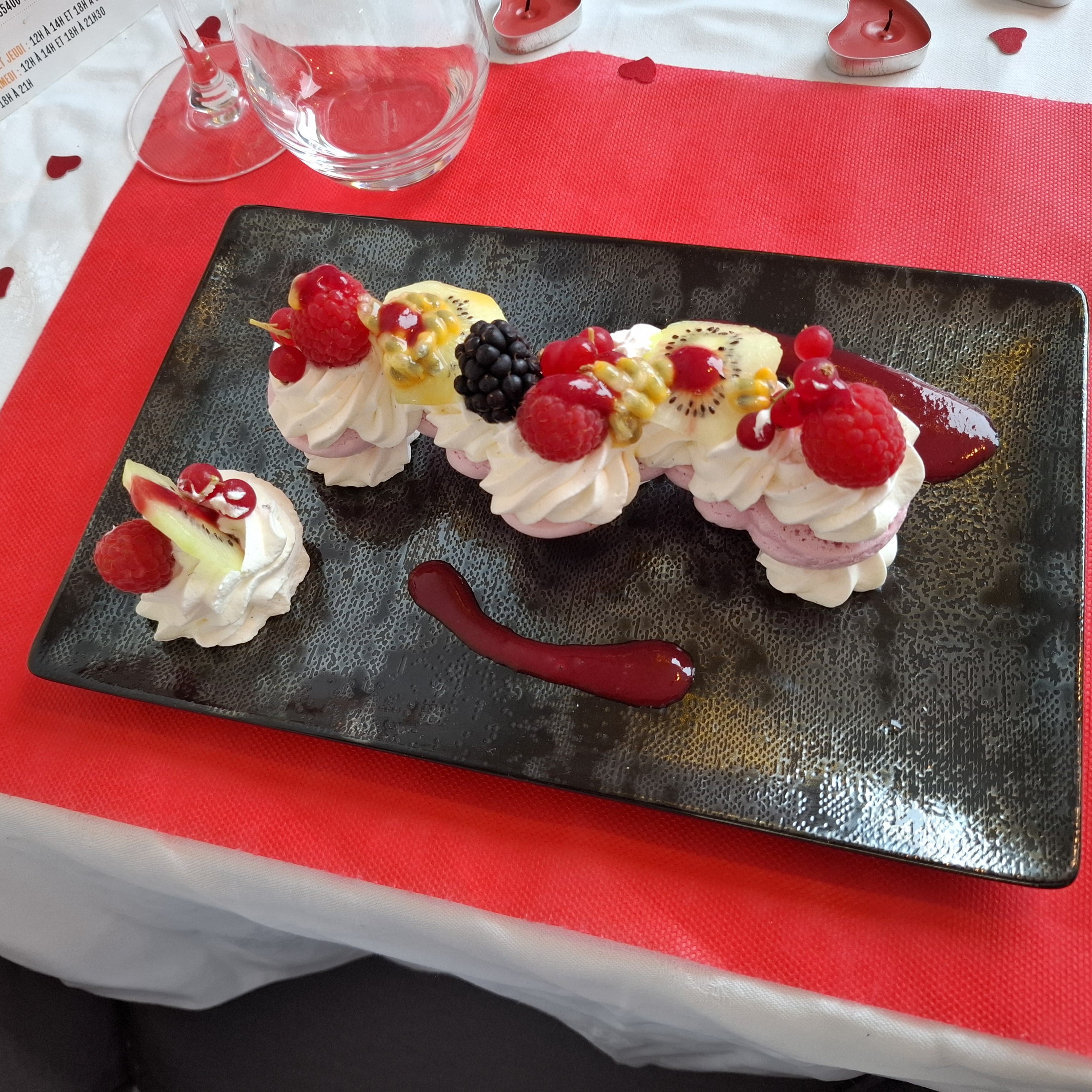 Notre dessert pour la St Valentin qui sera bientôt mis à la carte Notre dessert pour la St Valentin qui sera bientôt mis à la carte