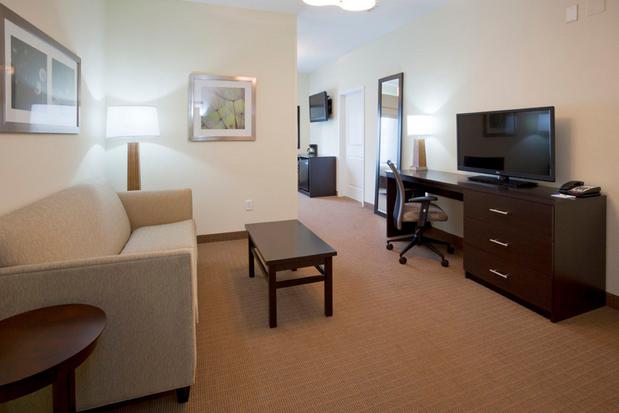Images Holiday Inn Express & Suites Rogers, an IHG Hotel