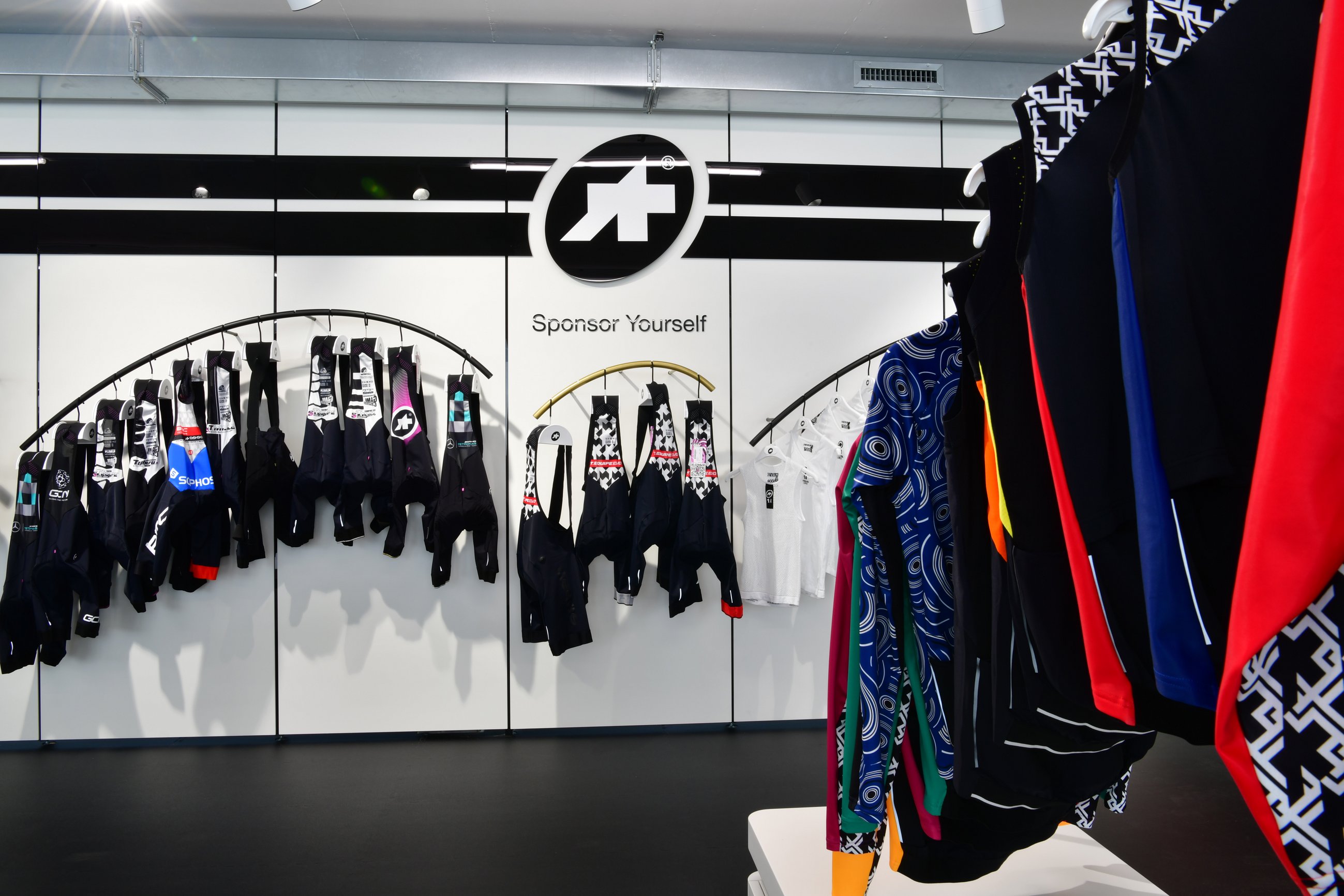 ProShop Uster, Loren-Allee 20 in Uster