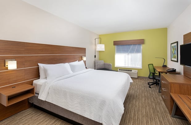 Images Holiday Inn Express & Suites Birmingham - Inverness 280 by IHG