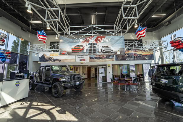 Images Russ Darrow Chrysler Dodge Jeep RAM of West Bend Service Center