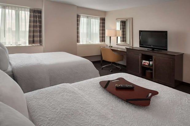 Images Hampton Inn & Suites Milwaukee Downtown