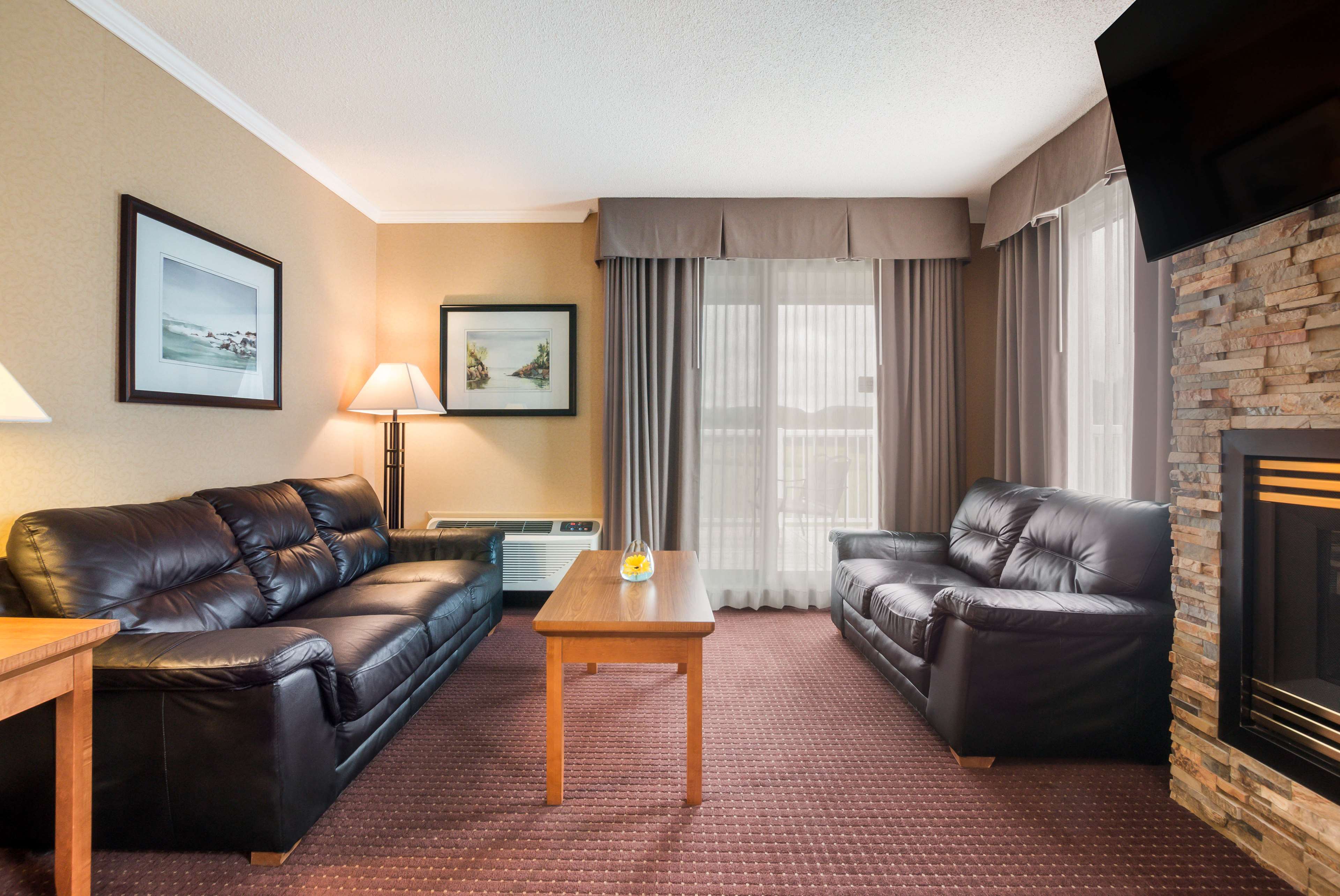 King Suite - Balcony Best Western Plus Norwester Hotel & Conference Centre Thunder Bay (807)473-9123