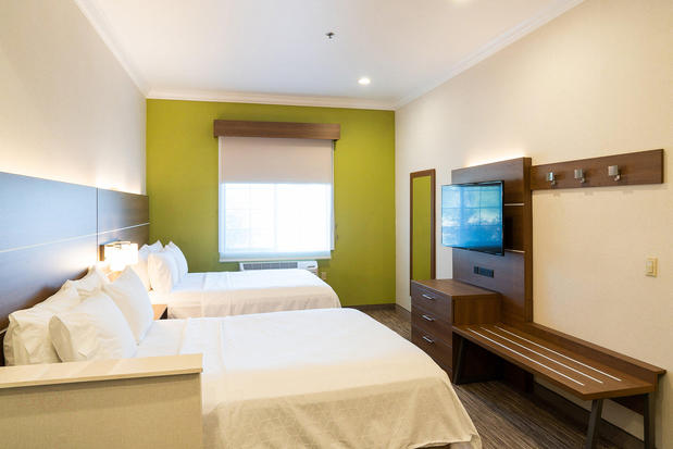 Images Holiday Inn Express & Suites Davis - University Area, an IHG Hotel