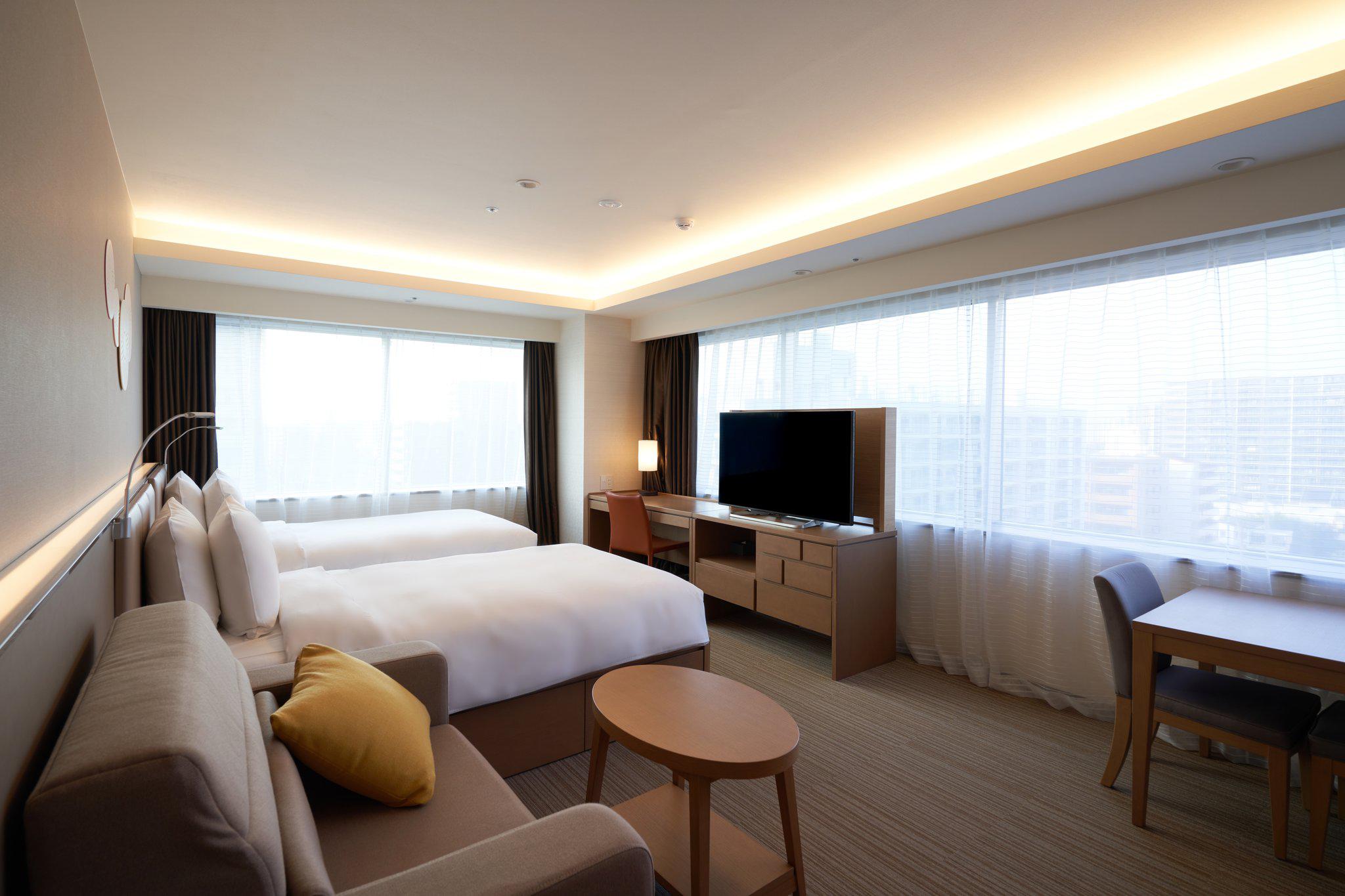Images Holiday Inn & Suites Shin Osaka by IHG