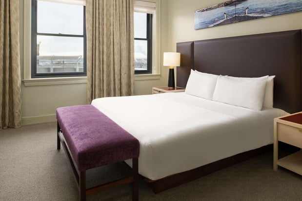 Images Hotel Savoy Kansas City, Tapestry Collection by Hilton