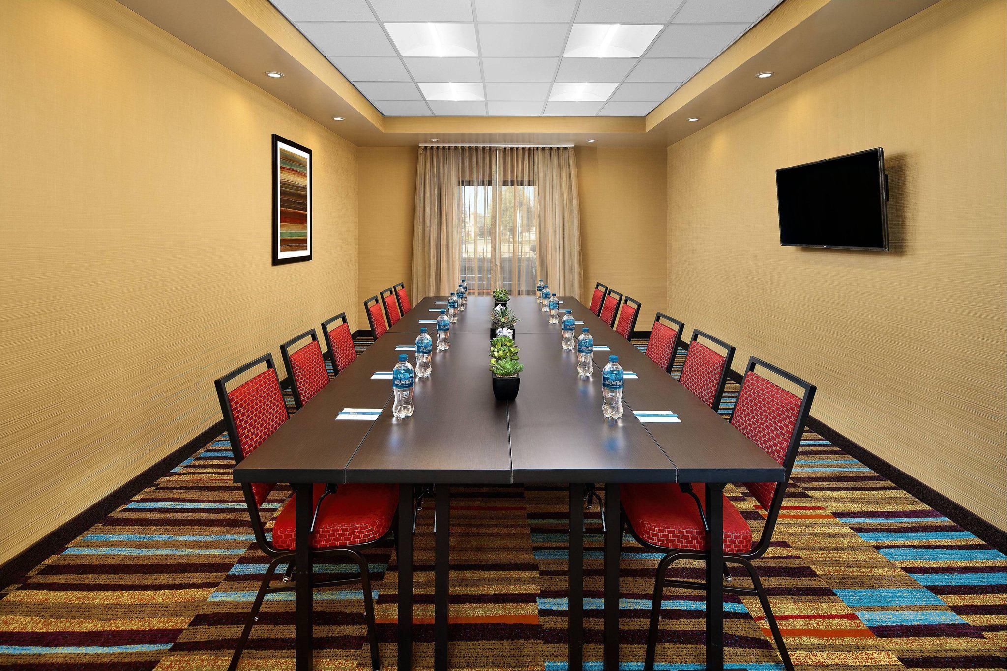 Fairfield Inn &amp; Suites by Marriott Fresno Yosemite