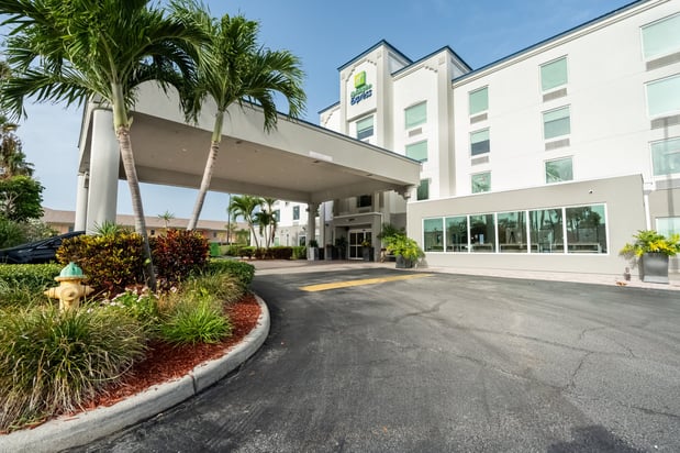 Images Holiday Inn Express & Suites Cocoa Beach by IHG