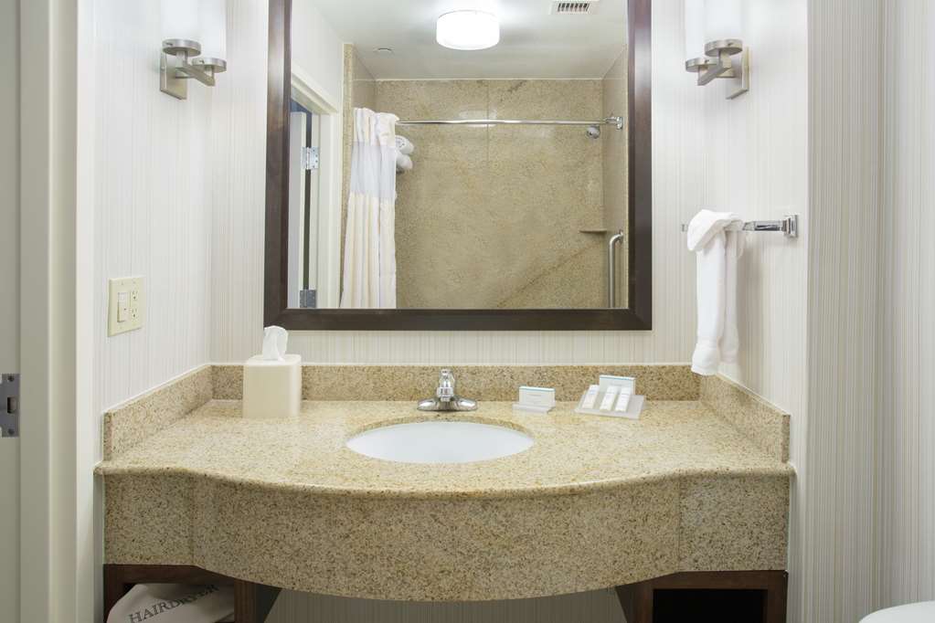 Guest room bath