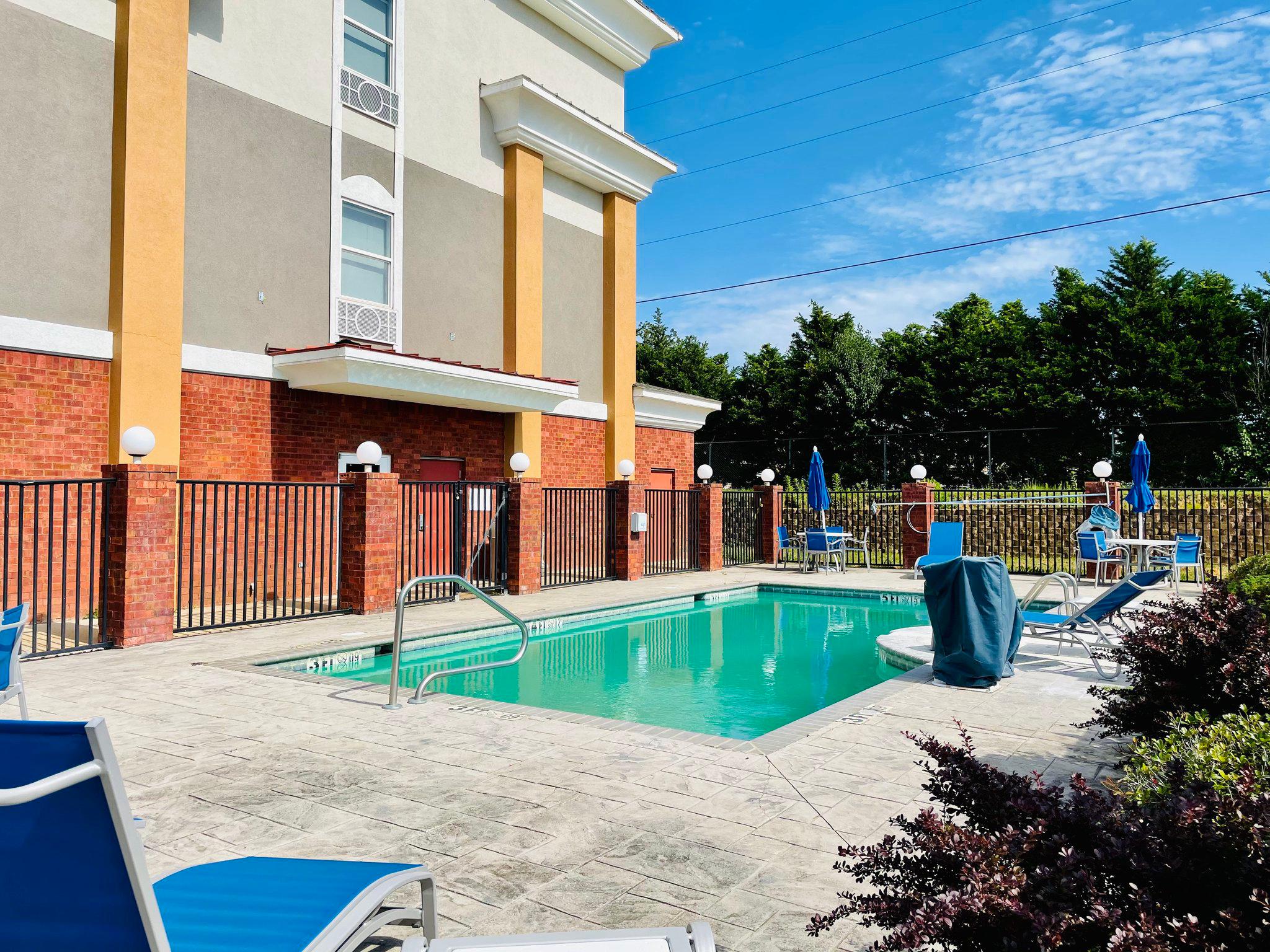 Holiday Inn Express an IHG Hotel in MS (Hotels & Motels