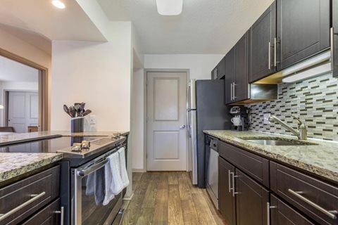 Madison Southpark Apartment Homes Photo