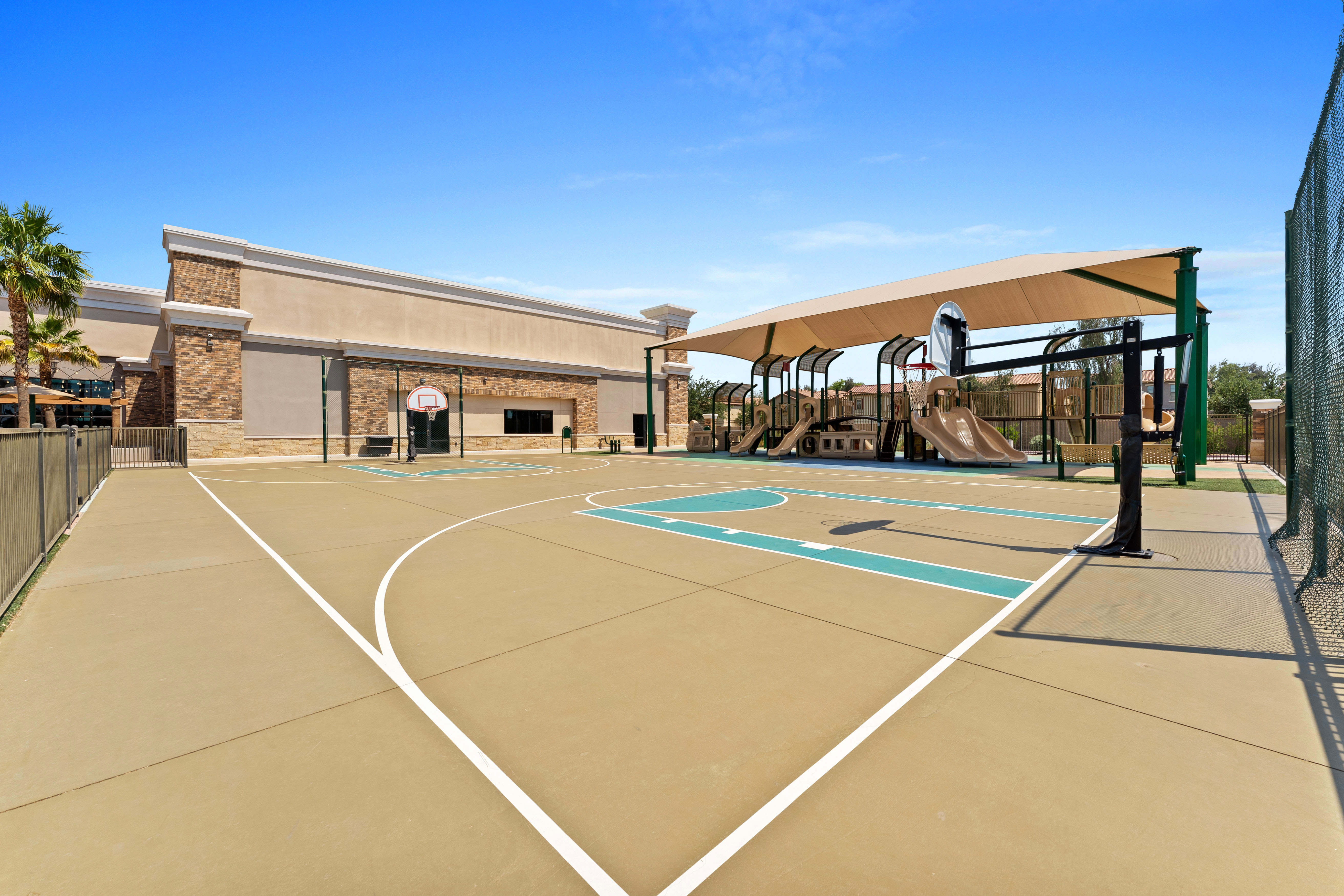 Cre`me de la Cre`me School of Gilbert Image