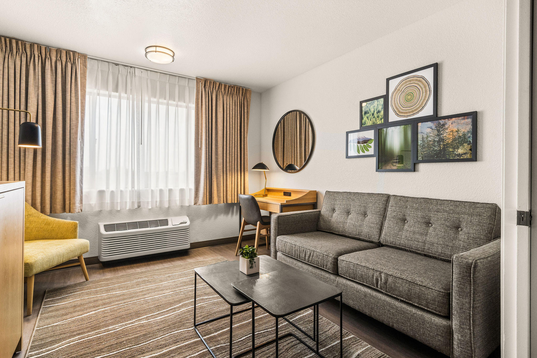 Oxford Suites Redding Guestrooms