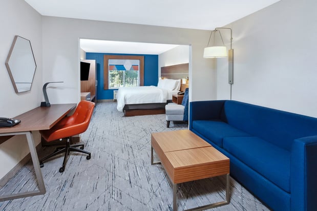 Images Holiday Inn Express & Suites Urbana-Champaign (U of I Area) by IHG