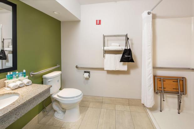 Images Holiday Inn Express Cedar Rapids (Collins Rd) by IHG
