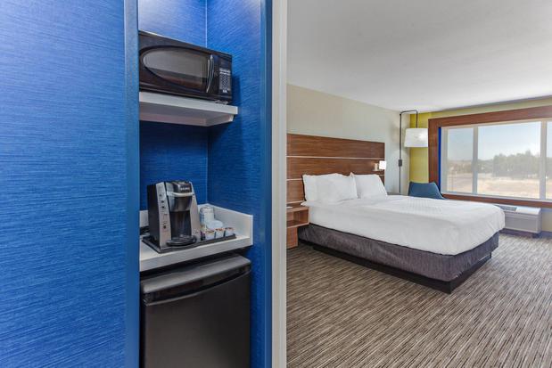 Images Holiday Inn Express & Suites Elk Grove West I-5, an IHG Hotel