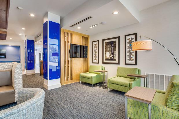 Images Holiday Inn Express & Suites Denton South, an IHG Hotel
