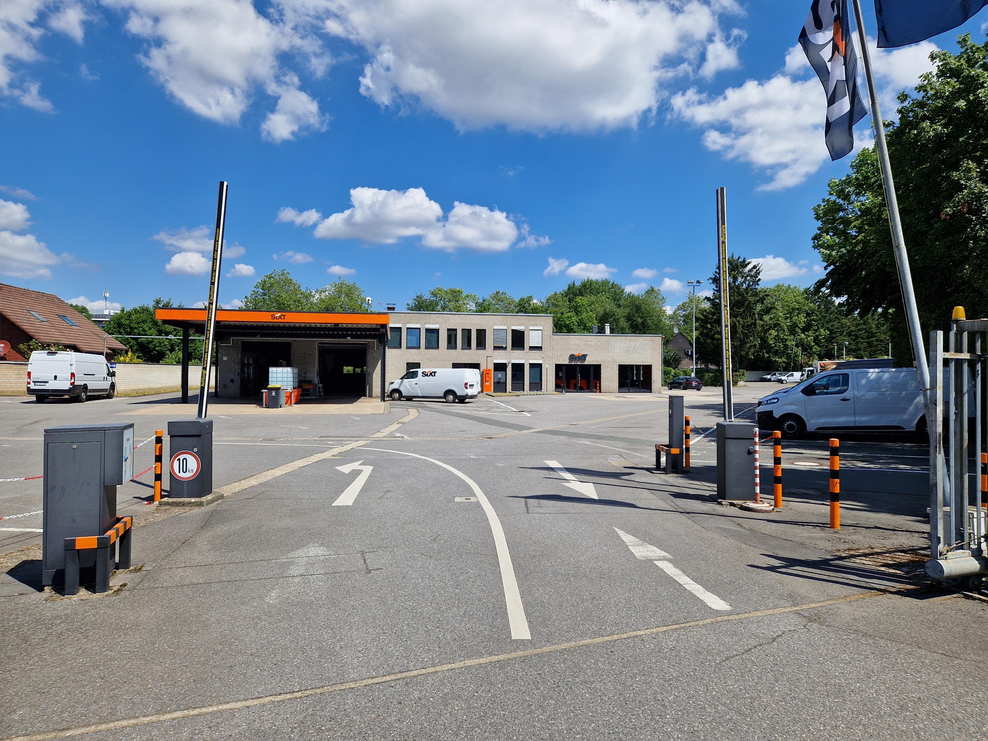 SIXT Truck Center Düsseldorf, Tilde-Klose-Weg 2-4 in Düsseldorf