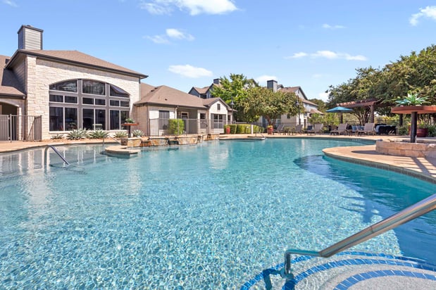Images Camden Amber Oaks Apartments