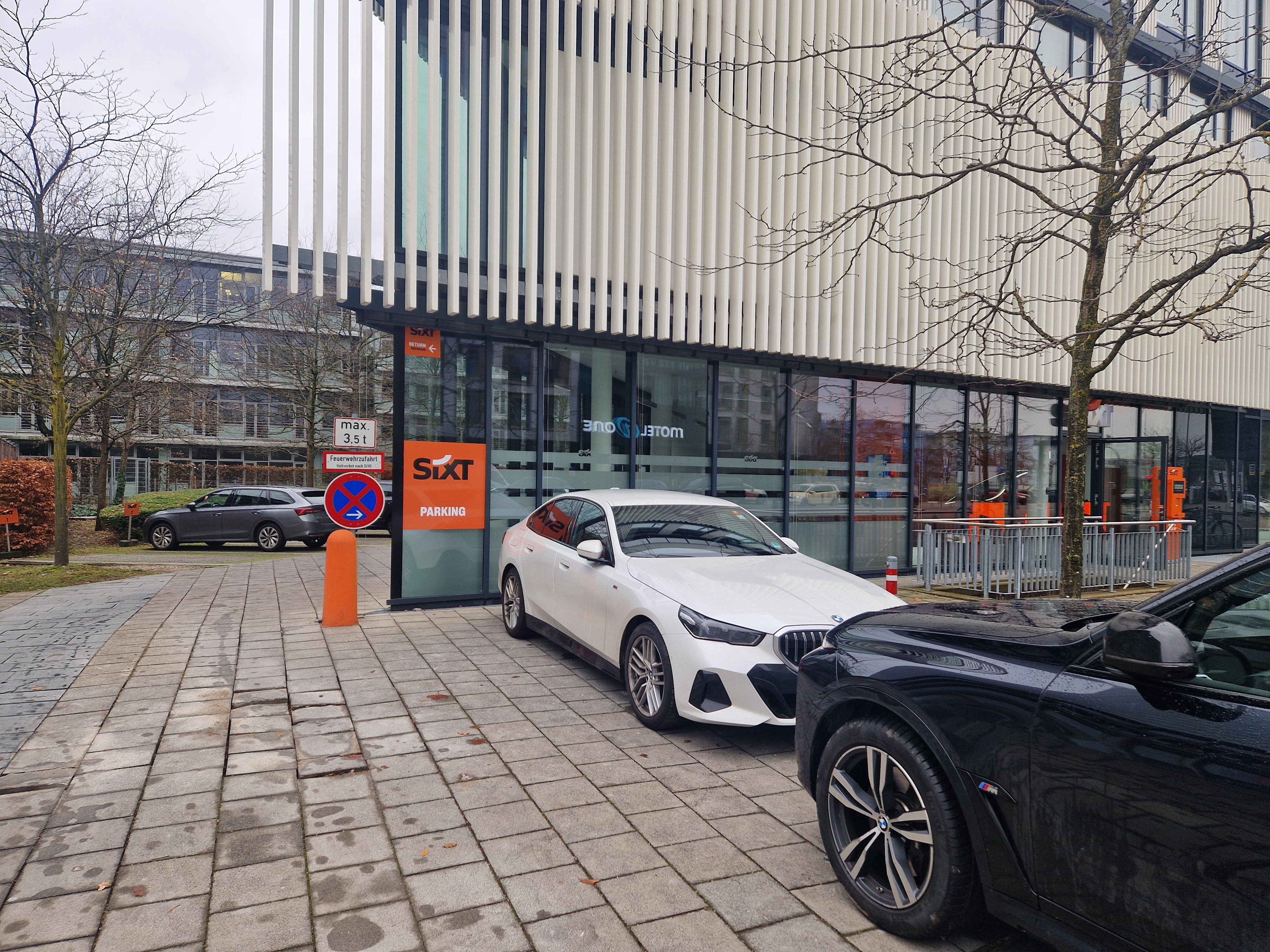 SIXT Autovermietung München Schwabing, Anni-Albers-Strasse 11 in München