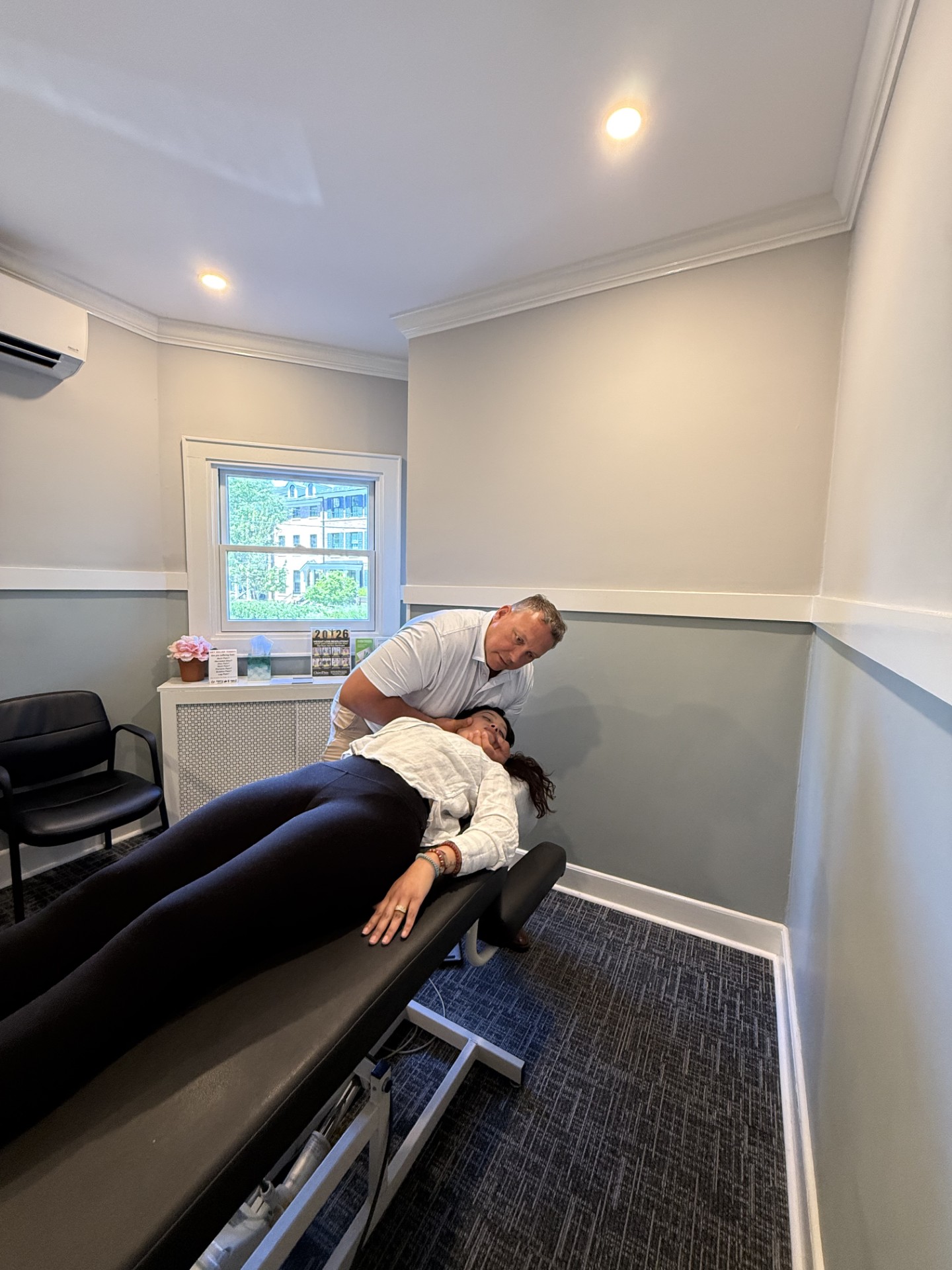 Dr. Baum chiropractic adjustment at Baum Advanced Chiropractic 