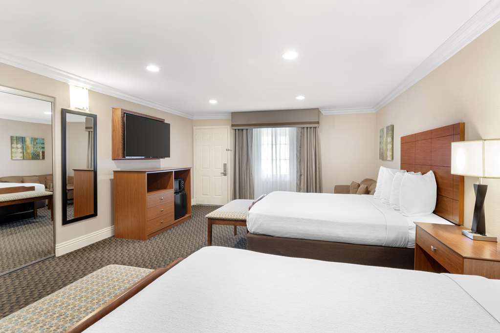 2 Queen Suite