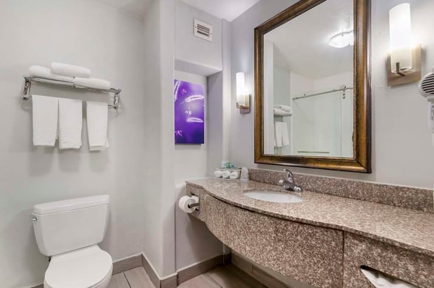 Images Best Western Medical Center North Inn & Suites Near Six Flags